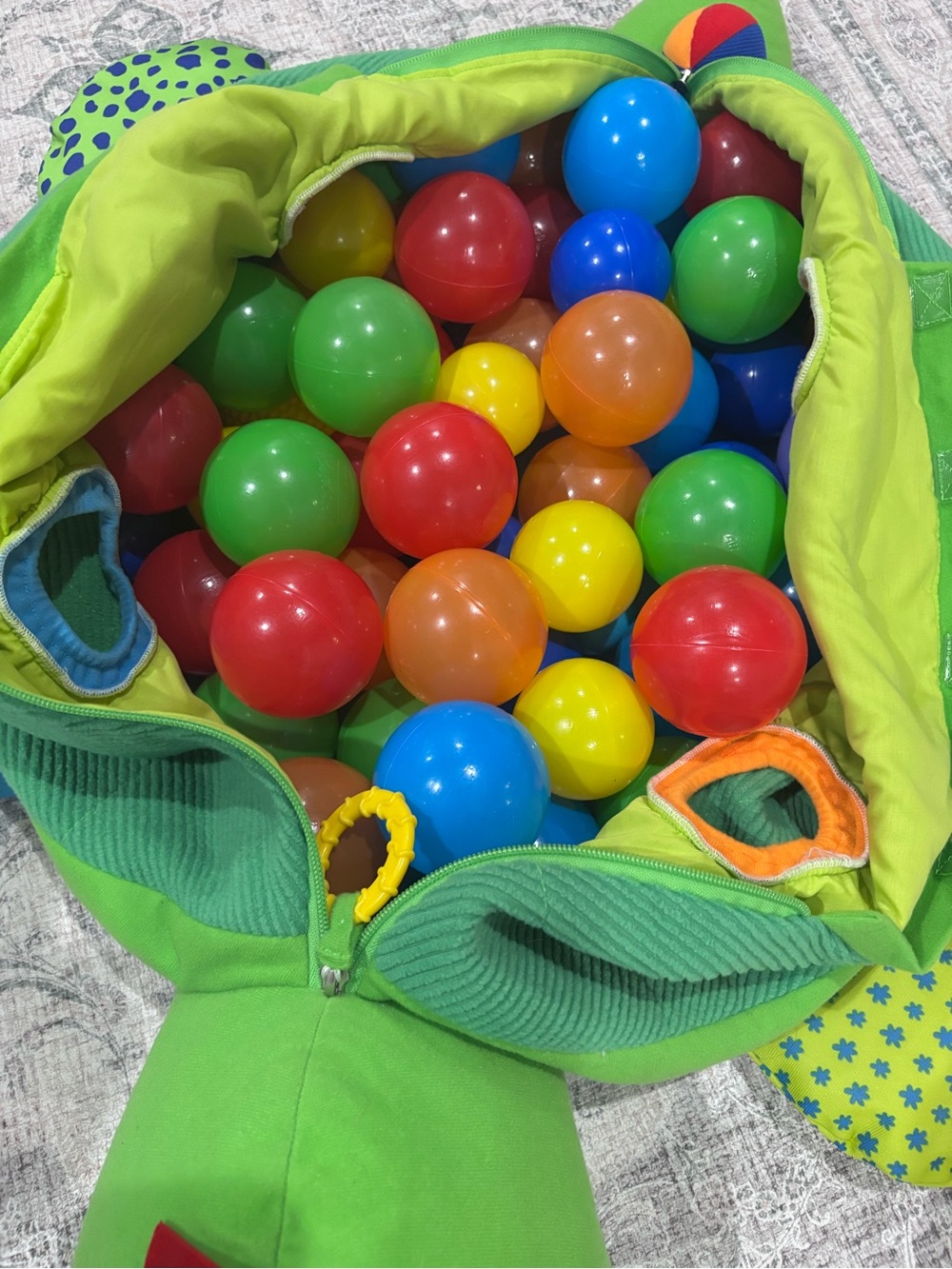 Melissa & Doug Ball Pit Turtle with Balls - Picture 3 of 7